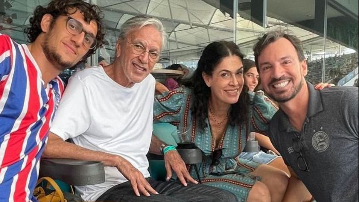 Caetano Veloso volta à Fonte Nova após 50 anos e comemora triunfo do Bahia contra o Sport
