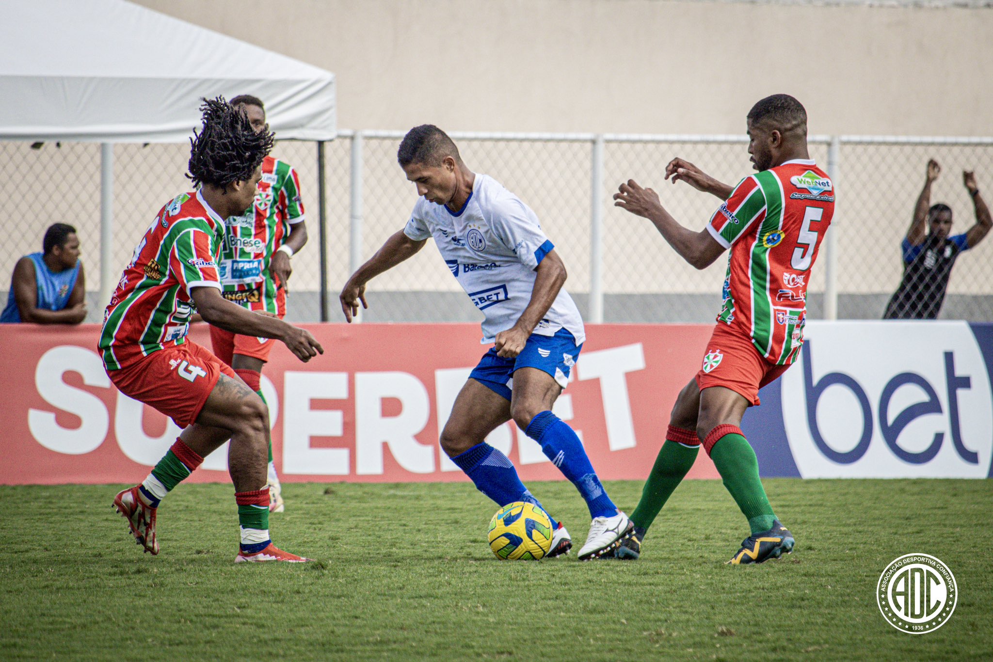 Confiança vence o América de Propriá de virada e se mantém na liderança do Sergipano