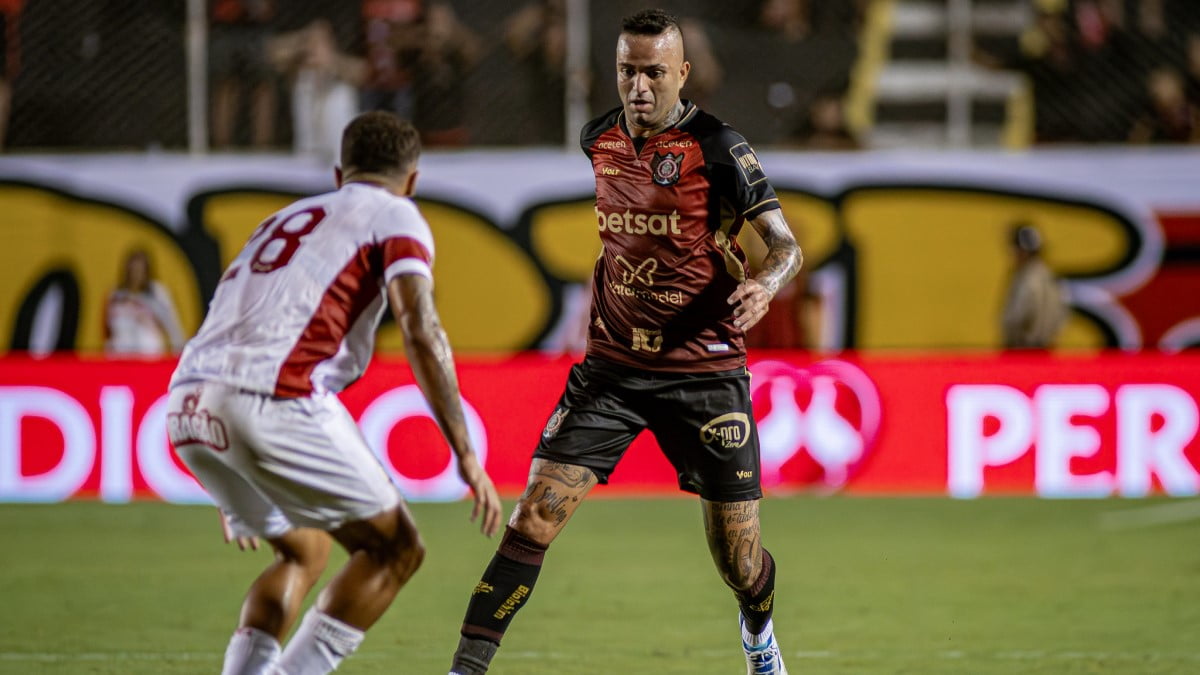 Vitória: Condé elogia Luan após pedidos da torcida pelo meia, mas pede valorização de remanescentes do elenco 1 Luan, meia do Vitória