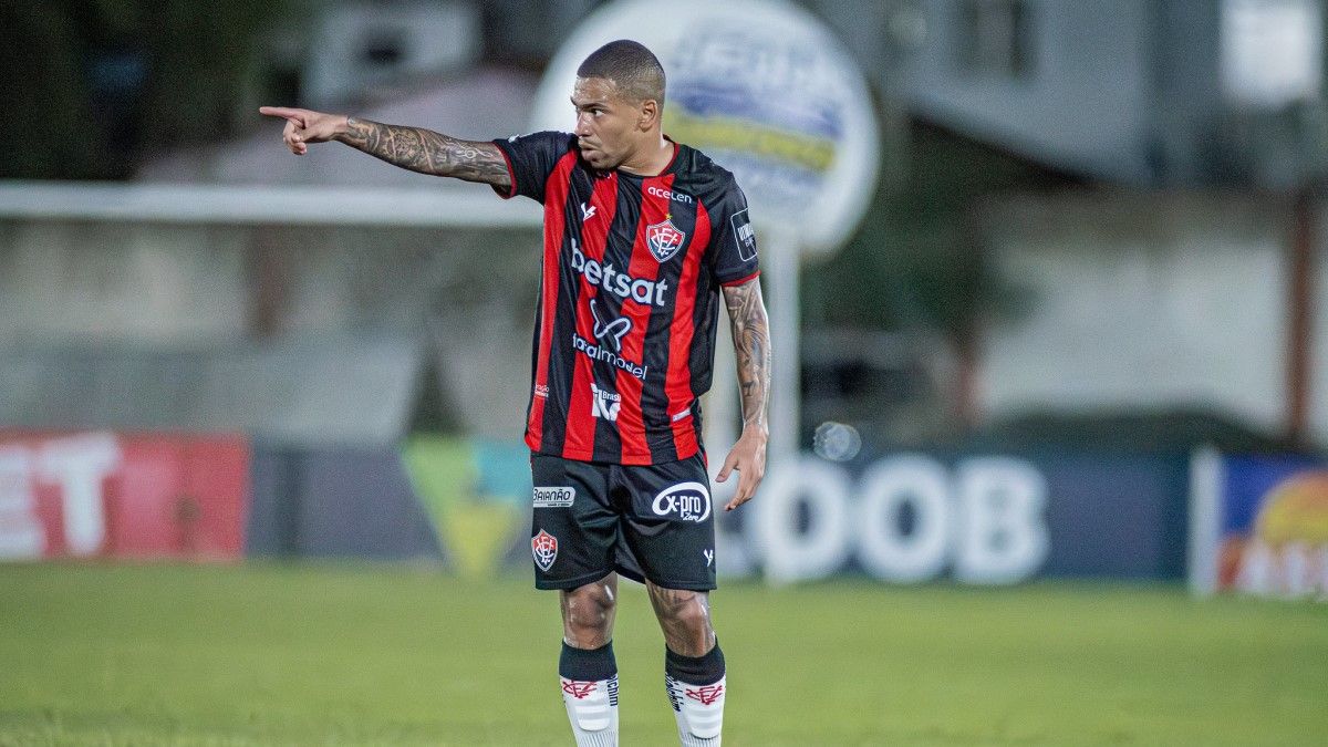 Suspensos, Lucas Esteves e Willian Oliveira desfalcam o Vitória contra o Corinthians