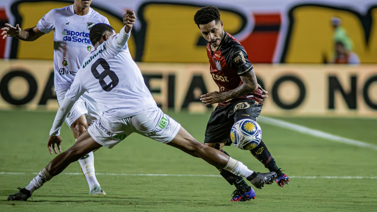 Matheuzinho nega empolgação no Vitória após vencer Ba-Vi e pede foco no Náutico: “O que passou, passou”