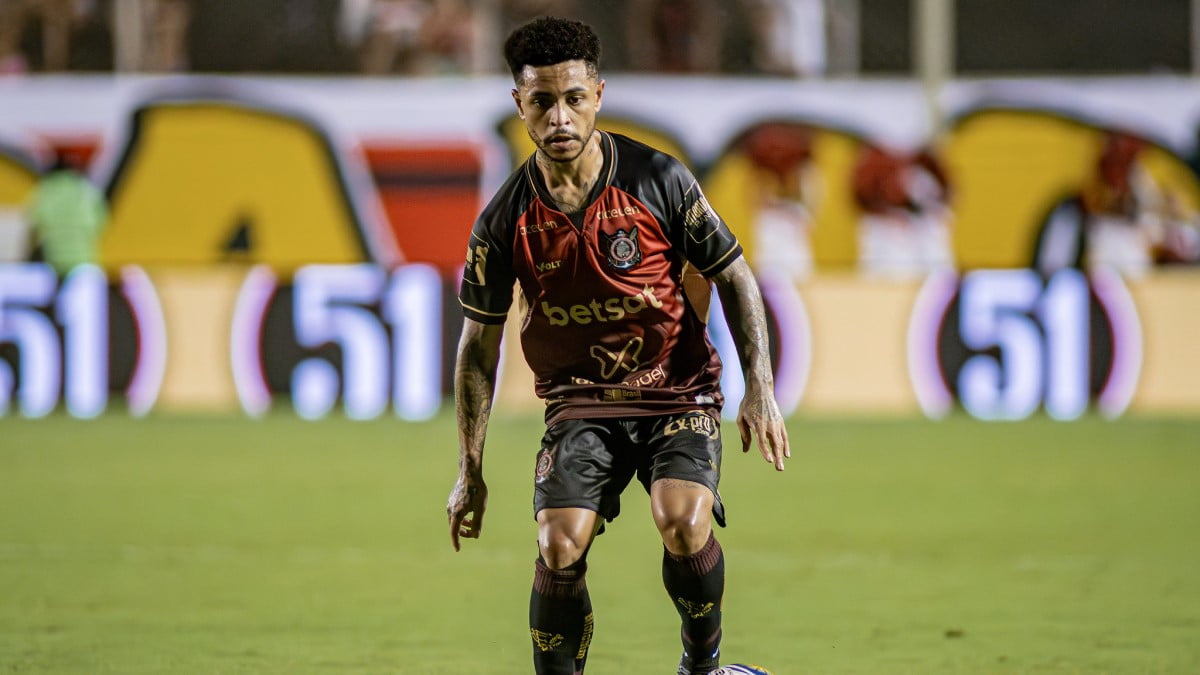 Técnico do Vitória não descarta usar os meias Matheuzinho e Daniel Jr juntos 2 Matheuzinho, meia do Vitória