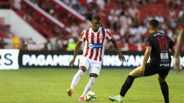 Igor Pereira, volante do Náutico