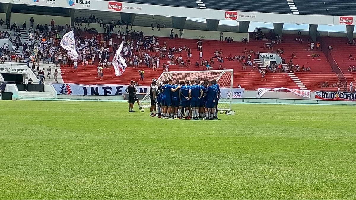 Em lua de mel com a torcida, Santa Cruz faz treino aberto antes de clássico da semifinal do Pernambucano