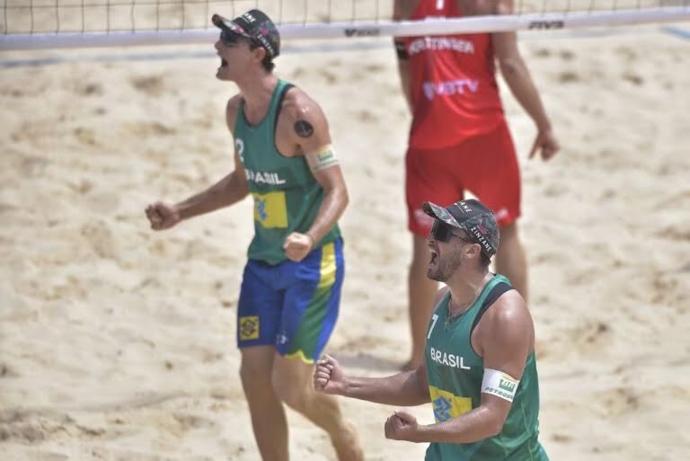 Vôlei de Praia: Duplas masculinas vencem e avançam na etapa Recife do Circuito Mundial