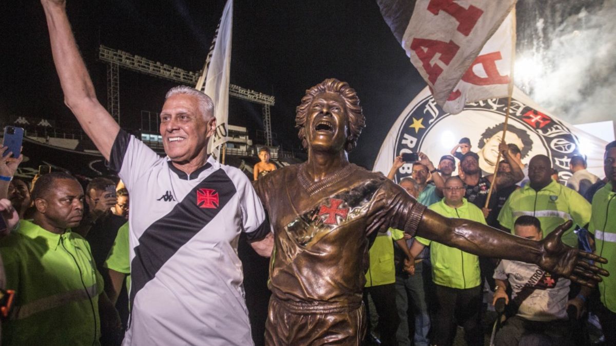 CBF homenageia Roberto Dinamite com nome de troféu para artilheiro da Série A