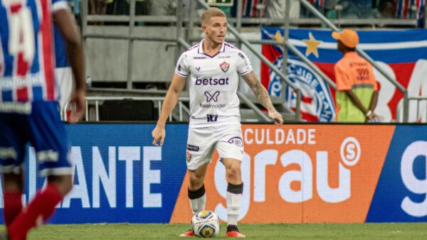 Léo Naldi, volante do Vitória em clássico contra o Bahia, pela Copa do Nordeste