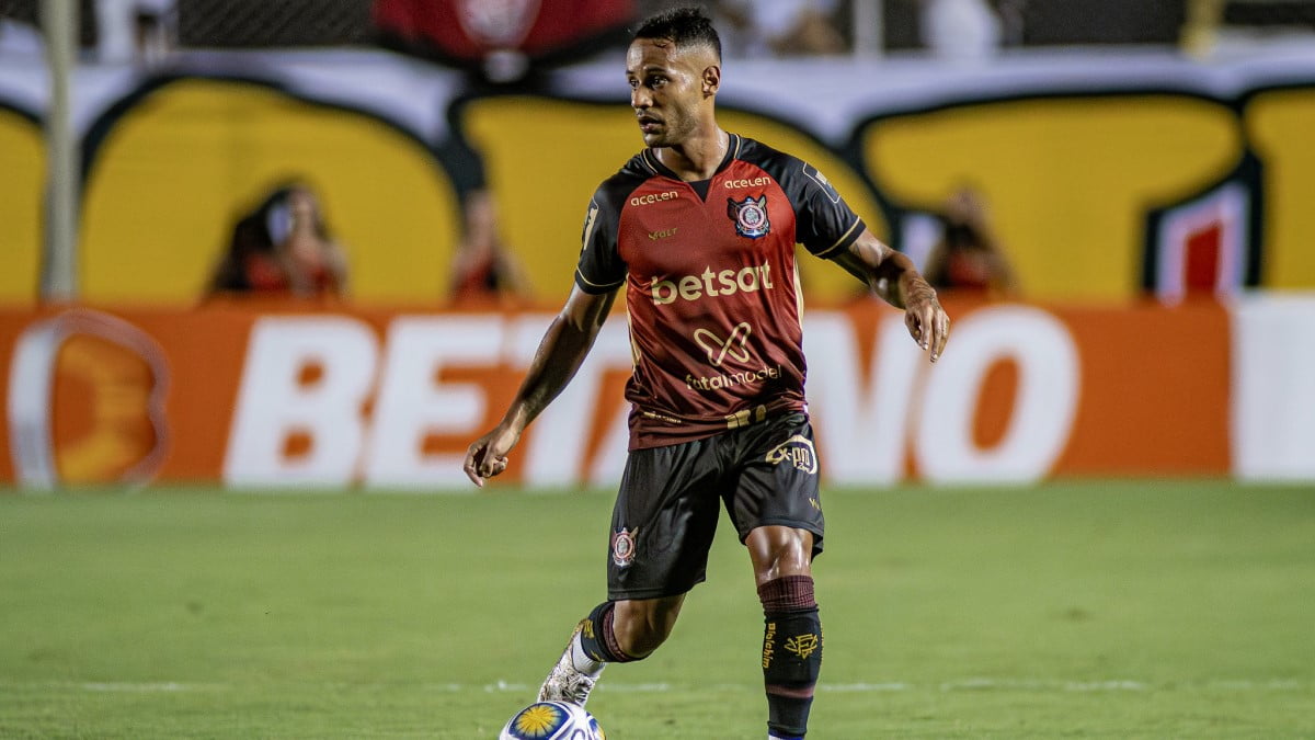 Atacante do Vitória pede pés no chão na final do Campeonato Baiano e destaca força defensiva