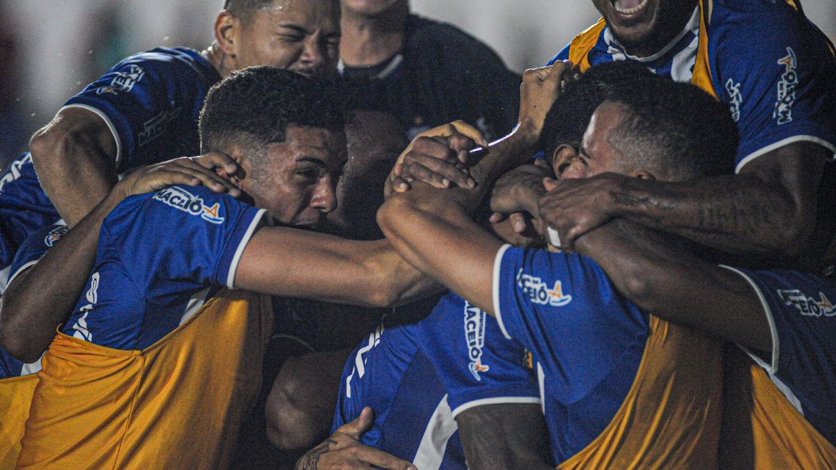 Com golaço de Tiago Marques, CSA vence Murici e avança à final da Copa Alagoas