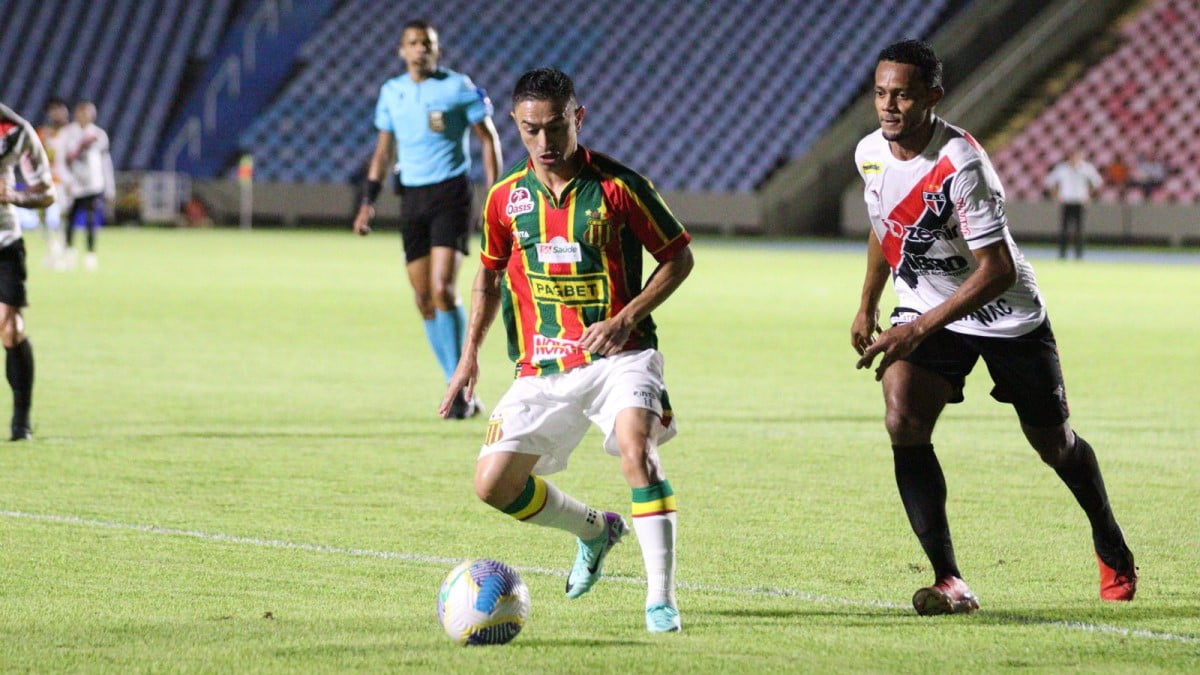 Pimentinha, atacante do Sampaio Corrêa, em jogo contra o Ferroviário, pela 2ª fase da Copa do Brasil 2024