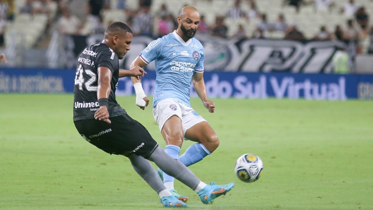 Bahia vence Ceará de virada e encaminha classificação antecipada no Nordestão; Alvinegro se complica 2 Thaciano, do Bahia, e Matheus Felipe, do Ceará, em jogo pela Copa do Nordeste