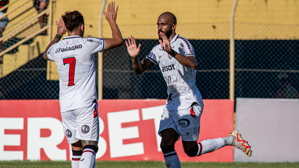 Com gols de PK e Alerrandro, Vitória vence Itabuna fora de casa e se classifica em 2º no Baiano