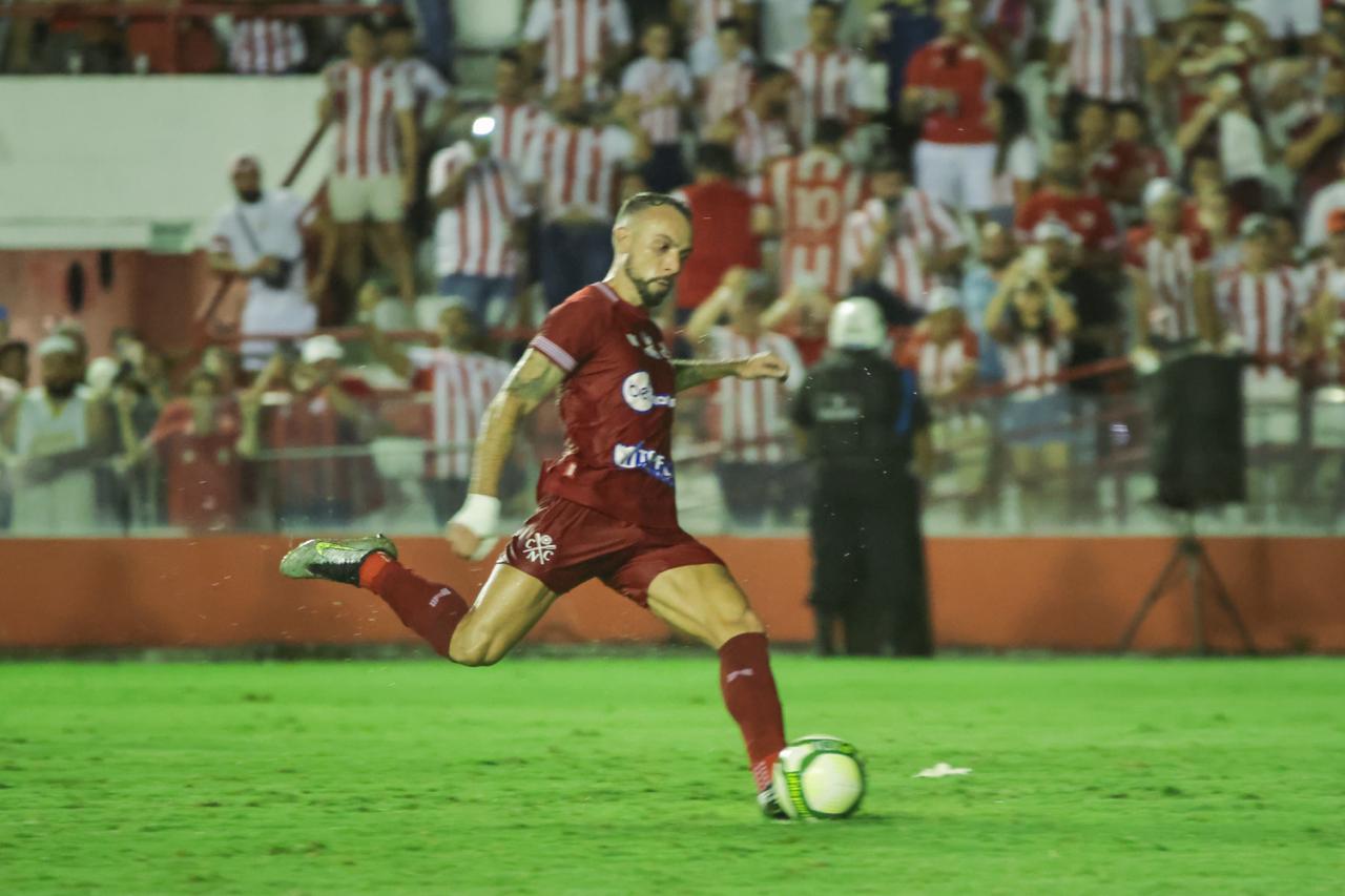 Atacante do Náutico faz gesto obsceno de organizada em comemoração de gol, é expulso e vira desfalque em semifinal 2 PAULO SÉRGIO GOL NÁUTICO