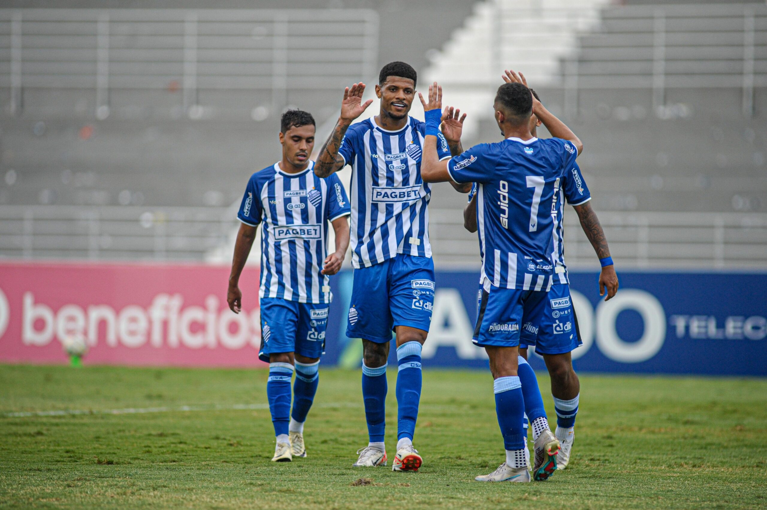 Com dois de Tiago Marques, CSA vence o Cruzeiro-AL e ocupa a liderança do Grupo B na Copa Alagoas