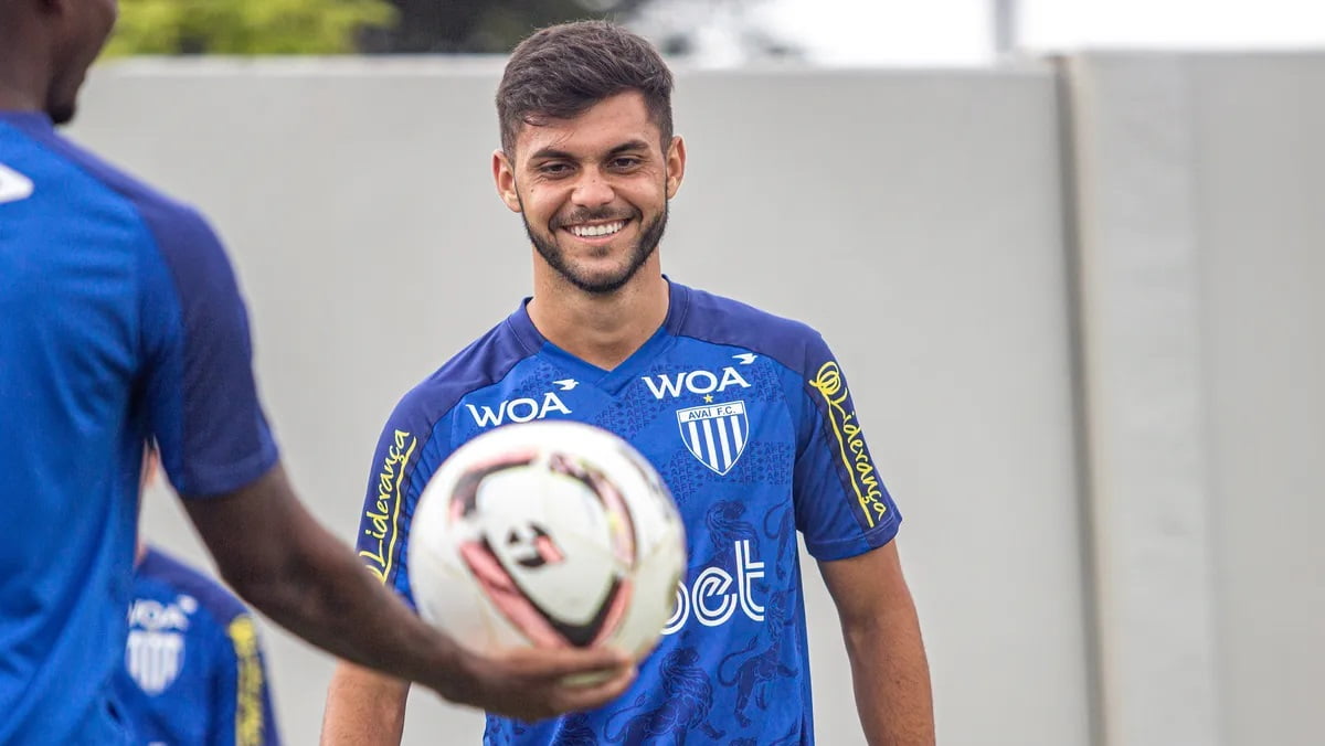 Náutico acerta com meia Andrey, do Avaí, e jogador desembarca no Recife nesta segunda (29)