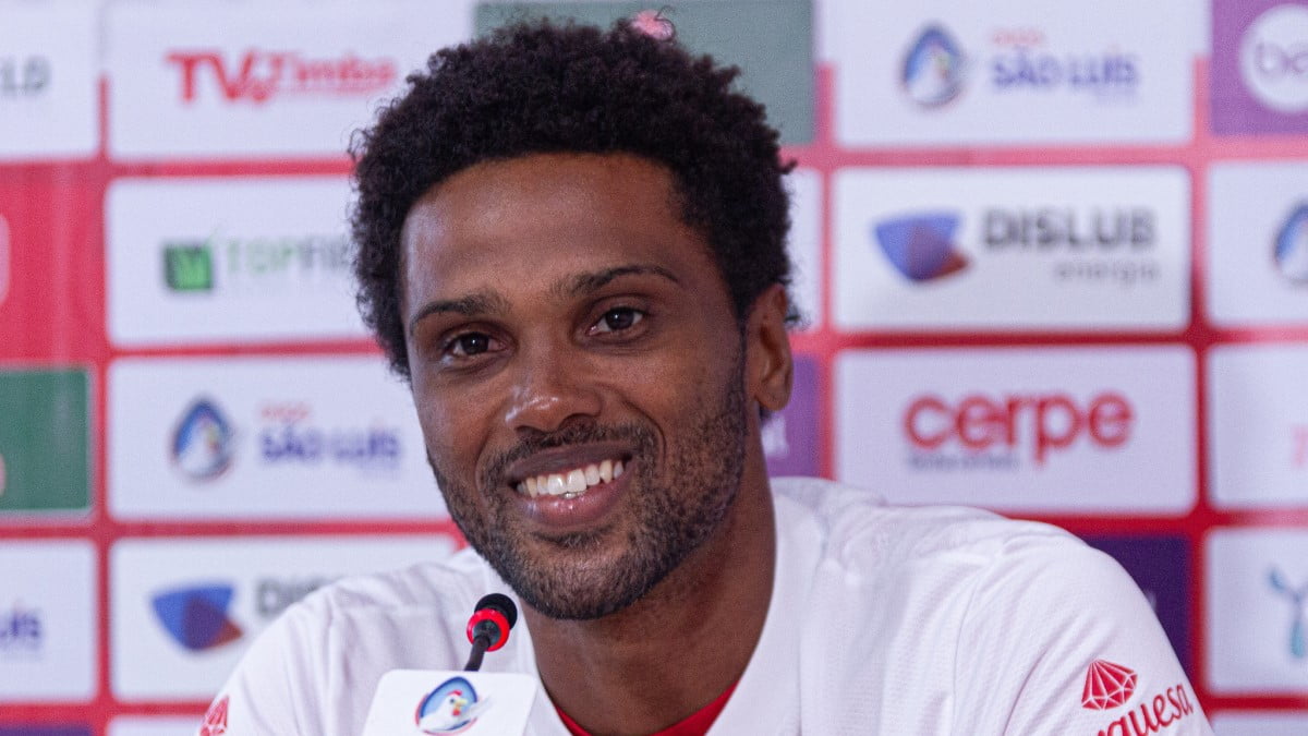 Náutico: Bruno Mezenga celebra chegada, fala da disputa com Paulo Sérgio e chance de estreia 1 Bruno Mezenga, atacante do Náutico