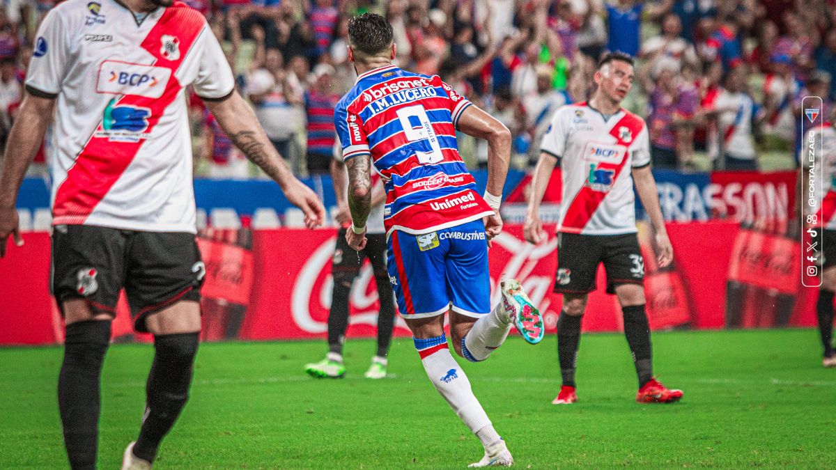 Lucero marcou dois gols na partida entre Fortaleza e Nacional Potosi