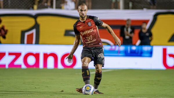 Zagueiro João Victor, do Vitória, foi emprestado para o Mirassol-SP