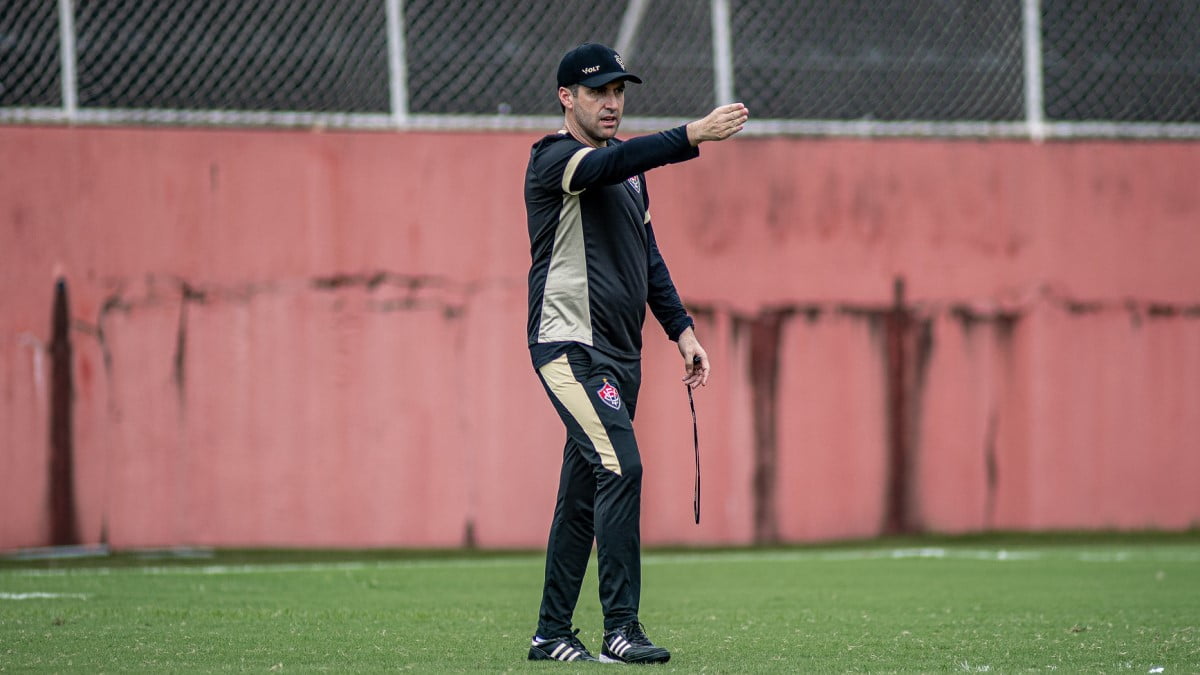 Léo Condé vê duelo difícil do Vitória contra o Cruzeiro, mas diz: “Sabemos da nossa força”