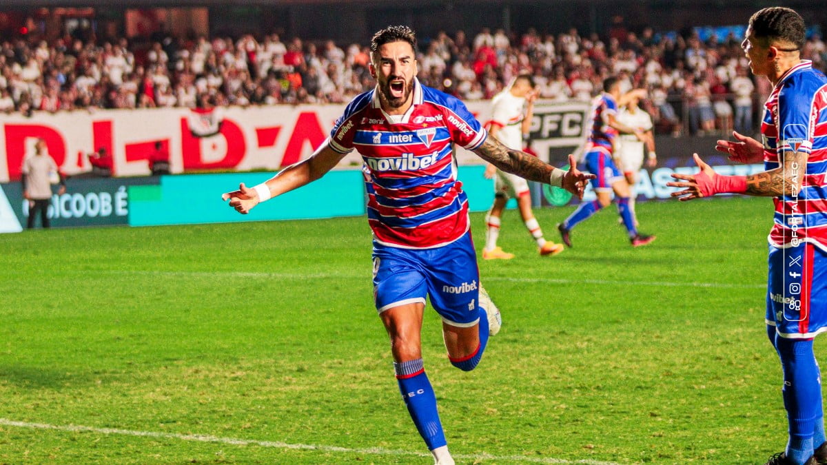 Lucero, atacante do Fortaleza, comemora gol marcado contra o São Paulo, pelo Brasileirão