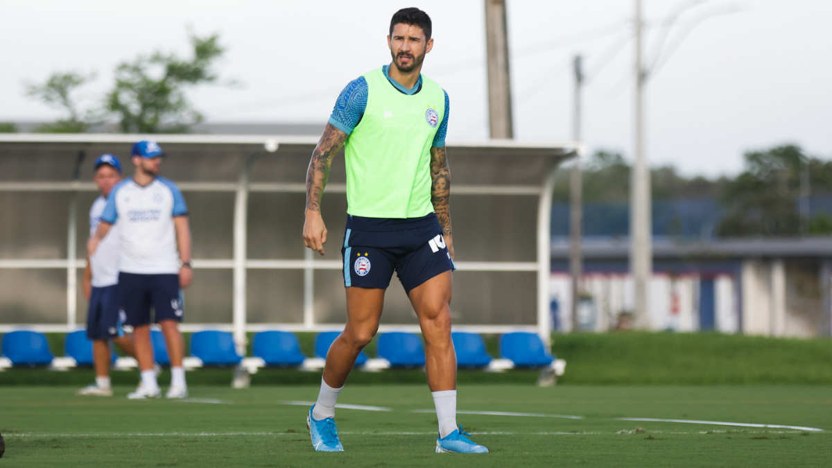 Everaldo avalia disputa interna no Bahia e projeta reencontro com o Grêmio, seu ex-clube: “Gosto de jogar contra eles”