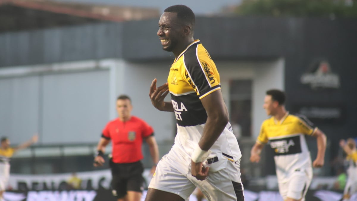 Árbitro potiguar, Caio Max tem diálogo inusitado com Bolasie, do Criciúma, em jogo contra Vasco pela Série A