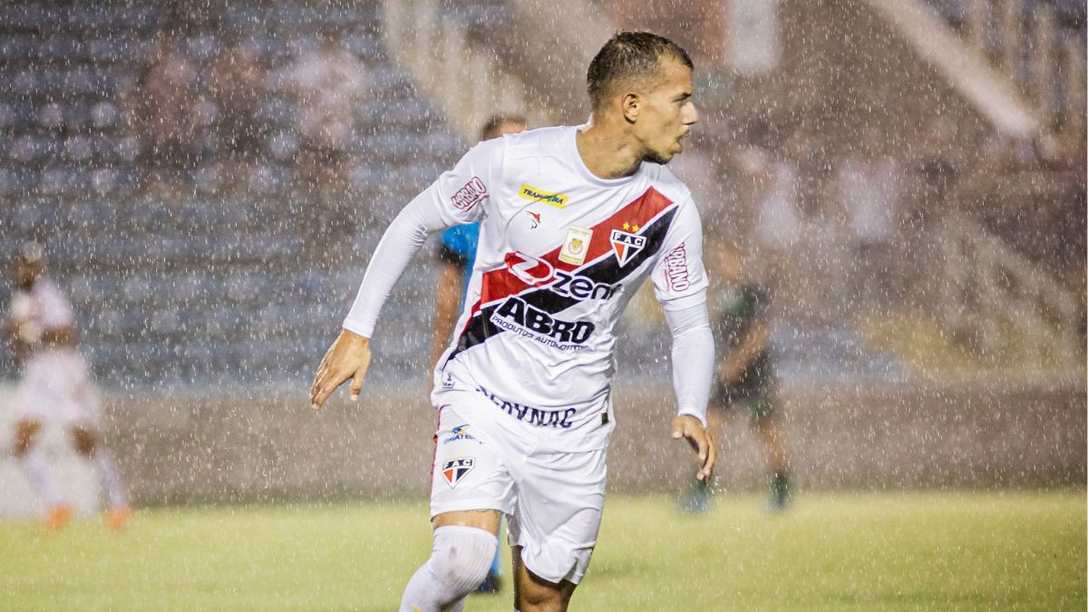 Autor de gol e assistência contra o Floresta, Marcelinho celebra 1º triunfo do Ferroviário na Série C: “Vitória essencial”