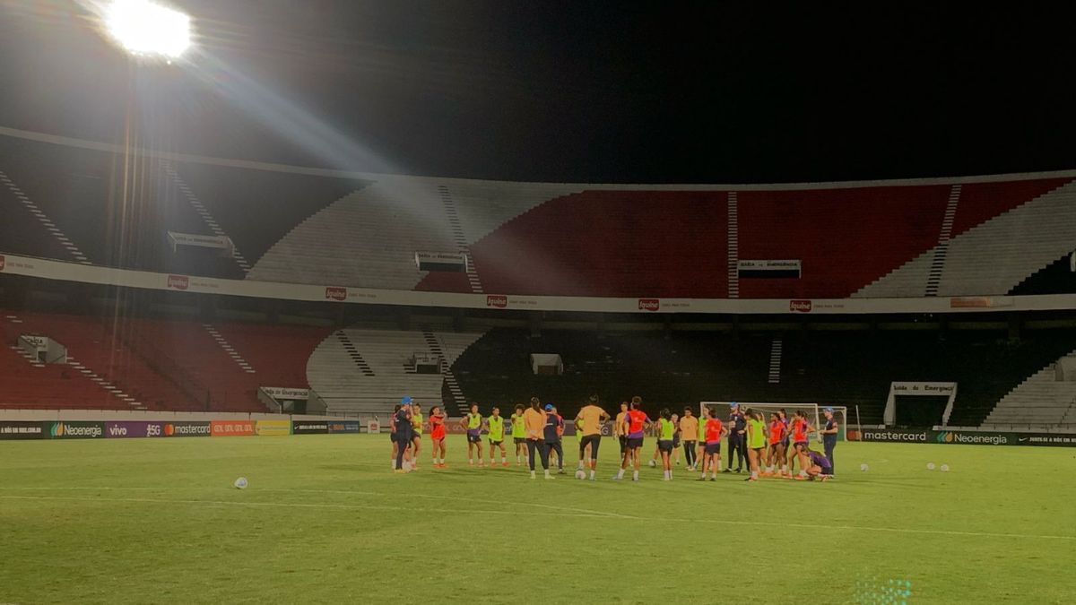 Com apoio da torcida no Arruda, Seleção Brasileira Feminina faz segundo treino para amistoso contra Jamaica 