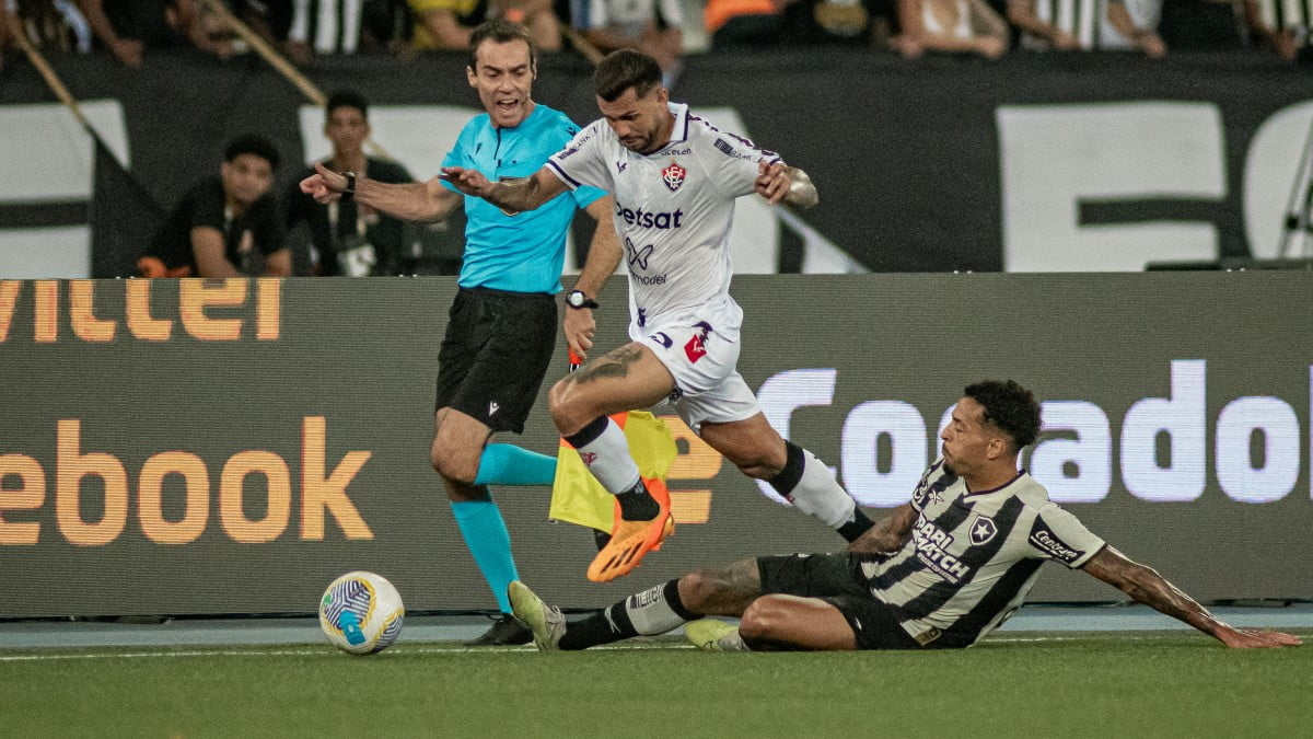 Willean Lepo, lateral do Vitória em jogo contra o Botafogo