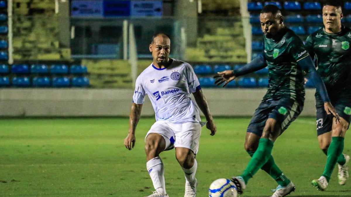 Floresta vence o Confiança e soma os primeiros pontos na Série C em jogo com três expulsões