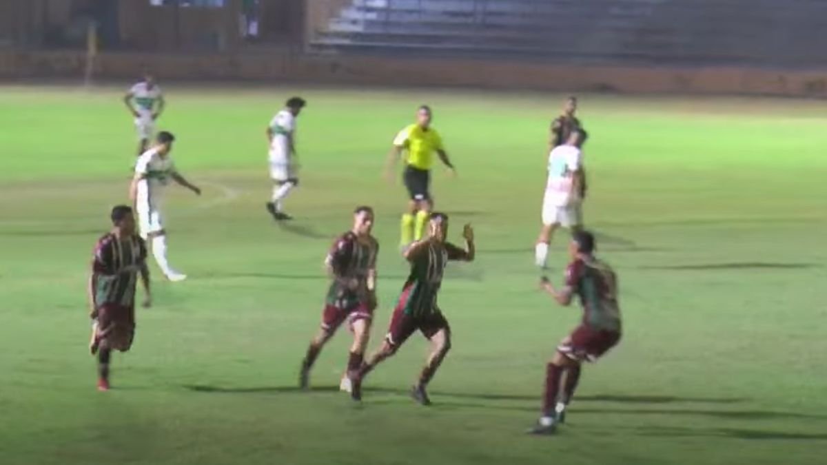 Kiko comemora gol no jogo entre Fluminense-PI x Altos pela Série D do Brasileirão 2024