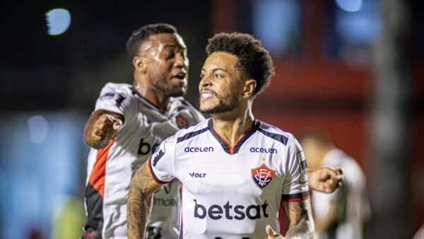 Matheuzinho, meia do Vitória