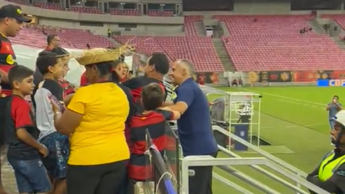 Eduardo Baptista recebe carinho da torcida Rubro-negra antes do duelo entre Sport e Novorizontino, pela Série B; veja o vídeo