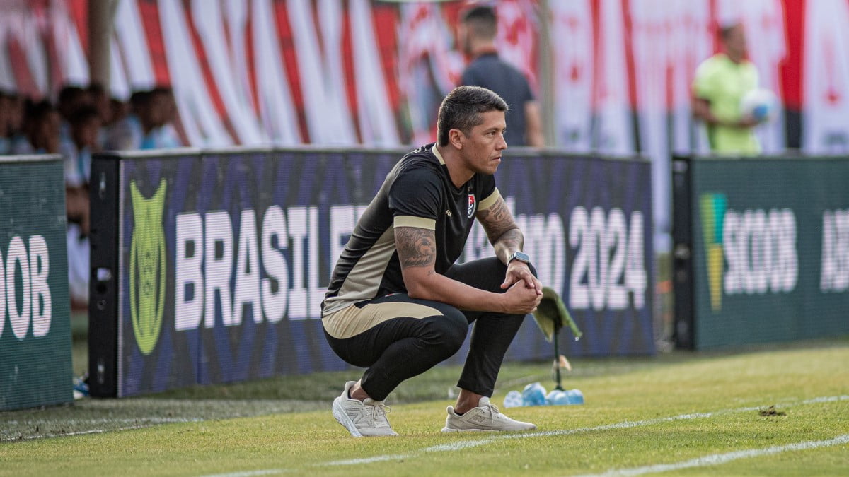 Vitória tem Thiago Carpini e mais dois atletas suspensos para enfrentar o Cuiabá, pela Série A