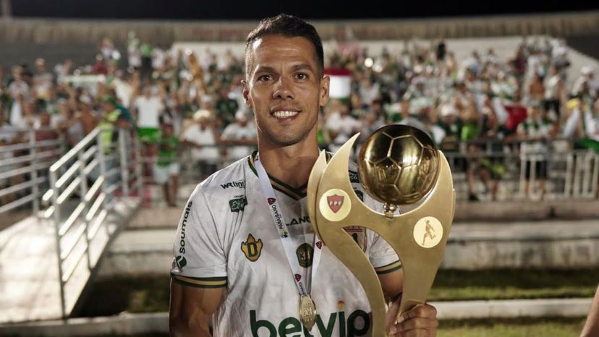 Sousa-PB anuncia saída do atacante Hiago