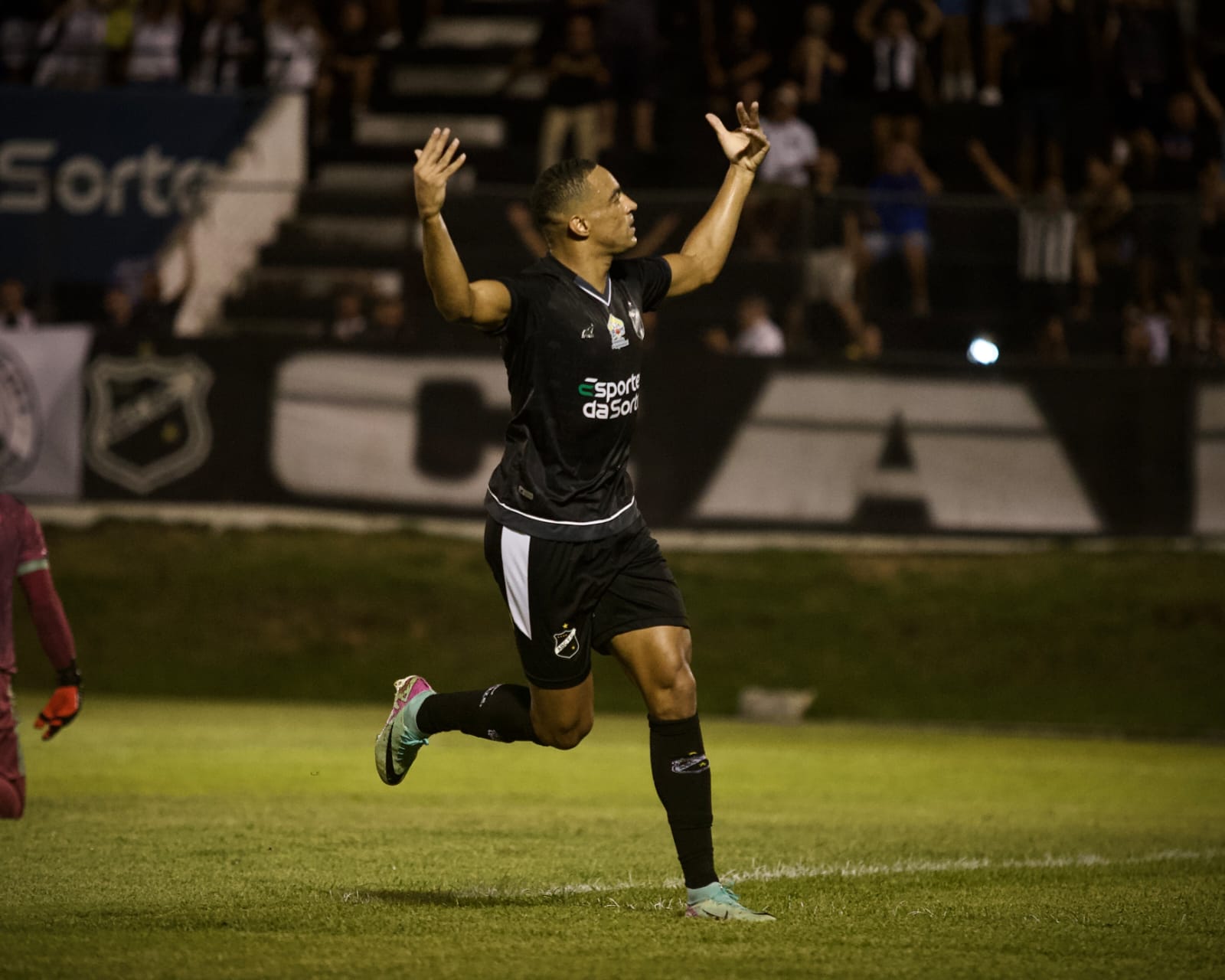 ABC anuncia as saídas do atacante Jenison e o goleiro Moisés