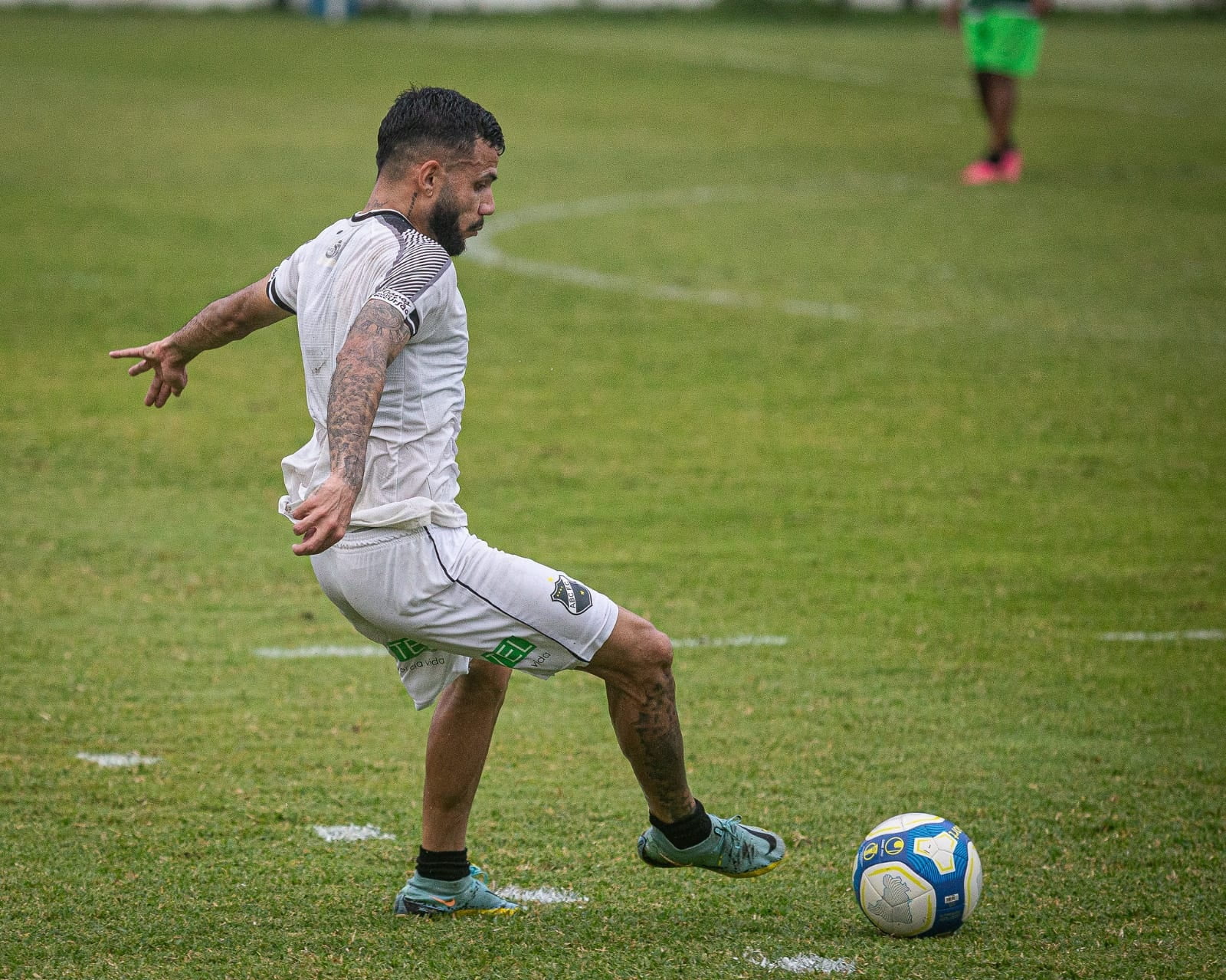 Lateral Matheus Rocha é regularizado e reforça o ABC contra o Remo