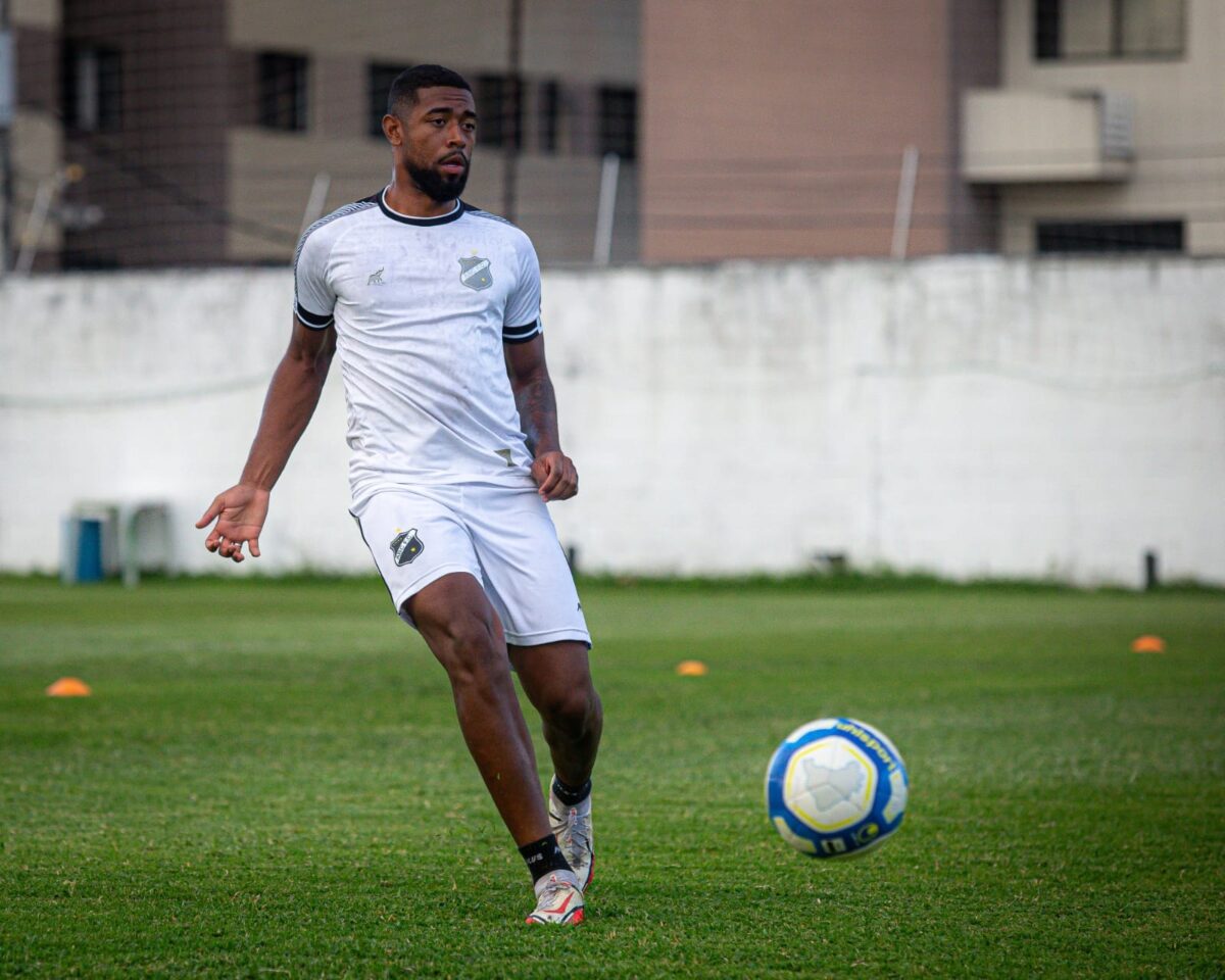 ABC oficializa contratação do zagueiro Paulo César, ex-CSA e Santa Cruz 1 Paulo César - Zagueiro - ABC