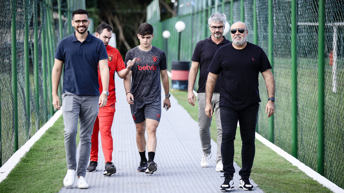 Diretor diz que o Sport tem negociações avançadas e espera anunciar reforços nos próximos dias 1 Posts