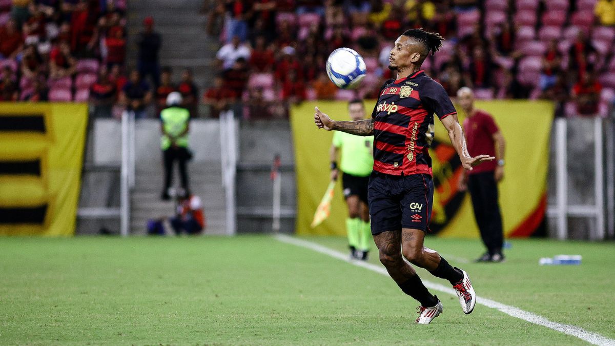 Dalbert, do Sport, em partida da Série B 2024 na Arena de Pernambuco