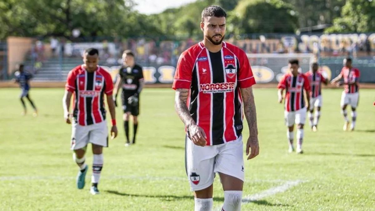 Zagueiro do River-PI é denunciado no STJD por socar adversário e pode perder o restante da Série D