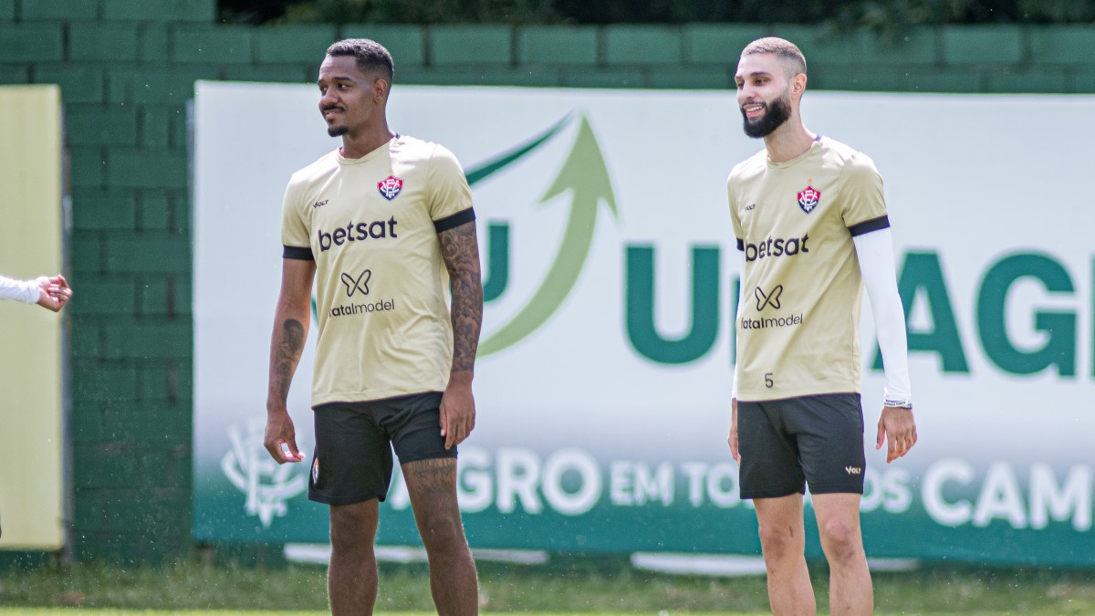 Zagueiros Edu e Wagner Leonardo, do Vitória