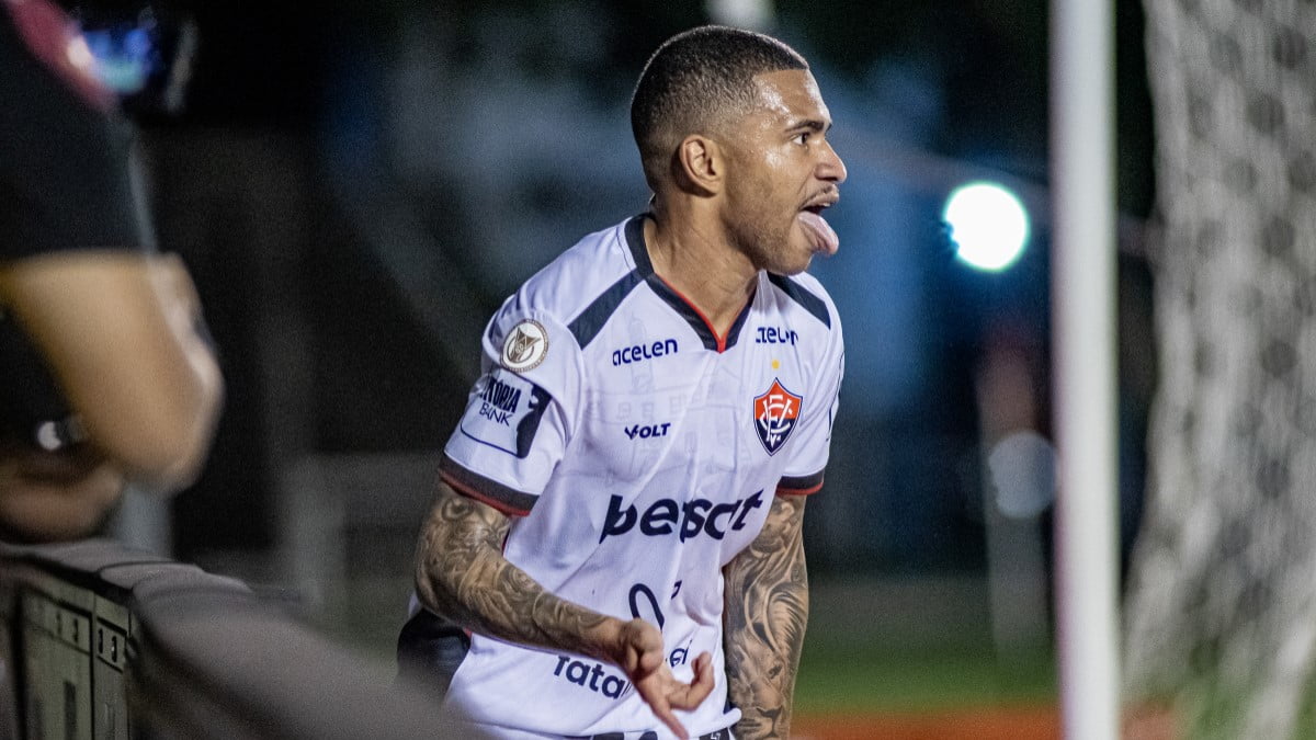 O Vitória ao fim da 1ª janela de transferências do Brasil em 2025: Leão gasta, mas faz venda milionária, a maior da sua história 3 Lucas Esteves, lateral-esquerdo do Vitória