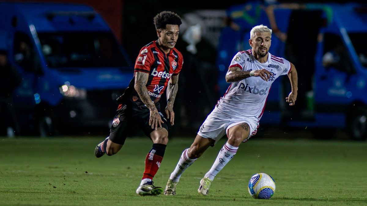 Vitória perde do Flamengo, chega à 4ª derrota seguida e fecha 1º turno da Série A no Z-4