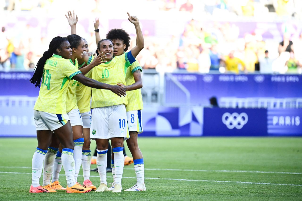 Marta tem gol anulado, mas Brasil vence a Nigéria e se mantém invicto em estreias olímpicas