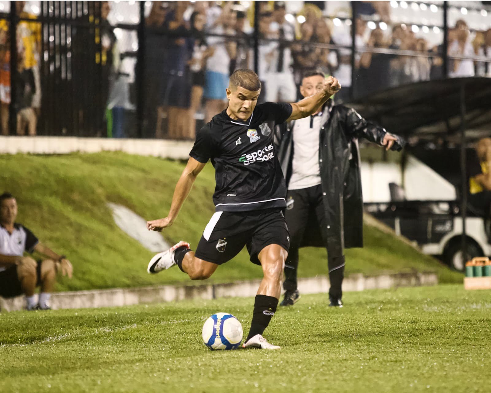 Lateral Felipe Albuquerque acerta rescisão de contrato com o ABC