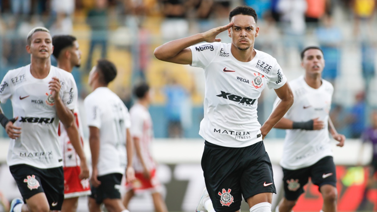 Ceará fica próximo de acerto com o zagueiro João Pedro Tchoca, do Corinthians