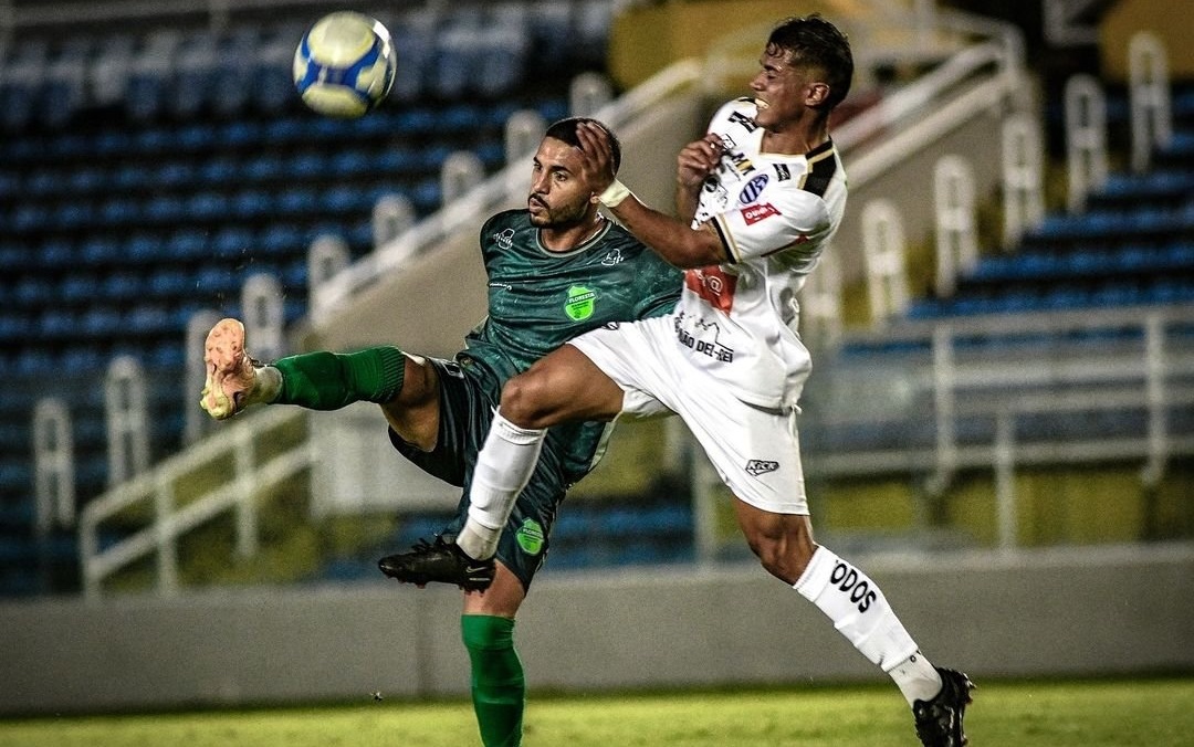 Após largar com sete derrotas, Floresta se garante na Série C com uma rodada de antecedência