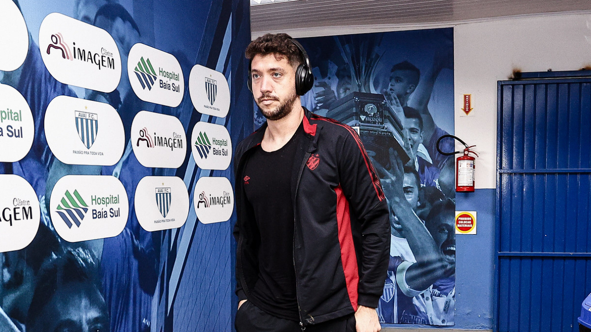 “Não tem mais o que falar, tem que ficar quieto e trabalhar”, desabafa Caíque França após nova derrota do Sport