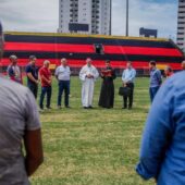 Término plantio do gramado da Ilha do Retiro, estádio do Sport